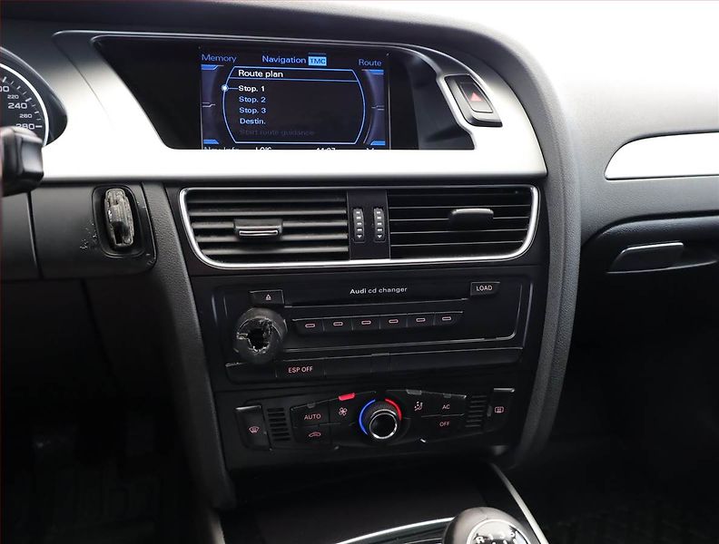Audi A4 (2008) 3.0 TDI, 4X4, Navi, Xenony - fotka 10 z 18