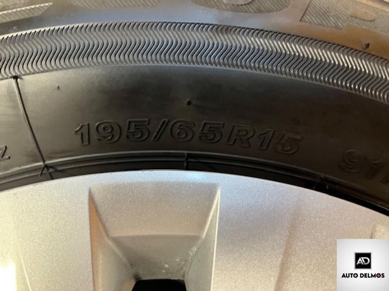 Volkswagen Golf ORIG.KOLA VČ POKLIC- LET.PNEU - fotka 4 z 10
