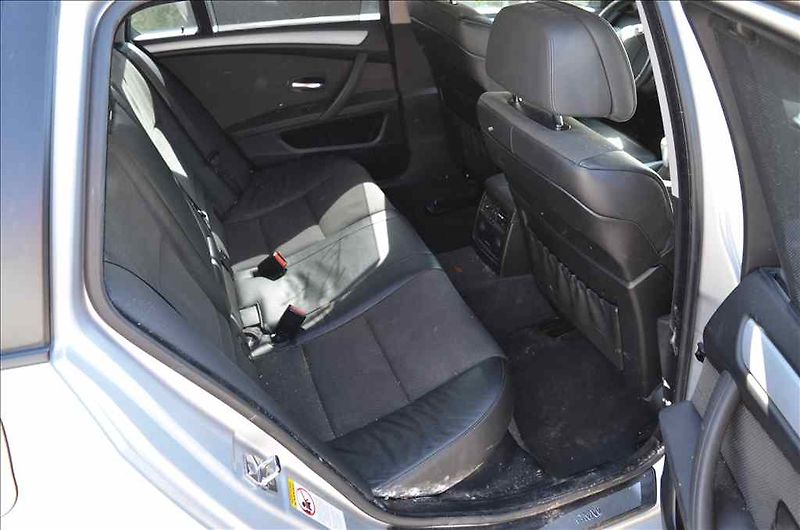 BMW Řada 5 (2008) 560 TOURING - fotka 33 z 33