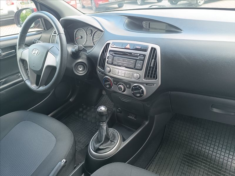 Hyundai i20 1,2 CVVT Family Space - fotka 9 z 17