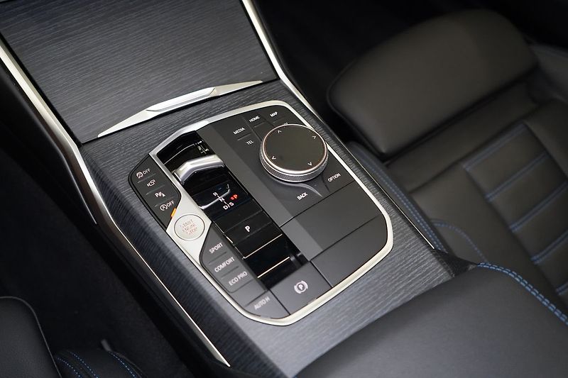 BMW Řada 3 M340i xDrive Touring, M PRO - fotka 39 z 46