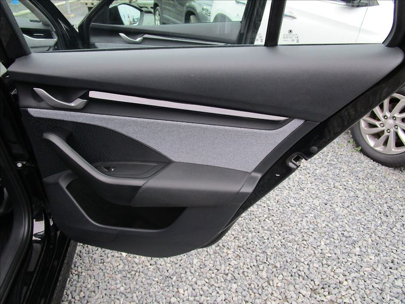 Škoda Octavia Combi 2.0TDi DSG Selection - fotka 38 z 59