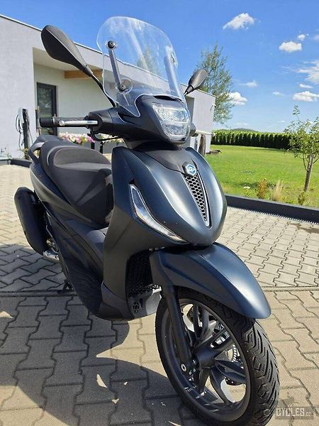 Piaggio Beverly 300 S (2025) - fotka 9 z 20