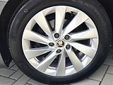 Škoda Octavia 2,0 TDi DSG Top Selection Tažn - náhled 23