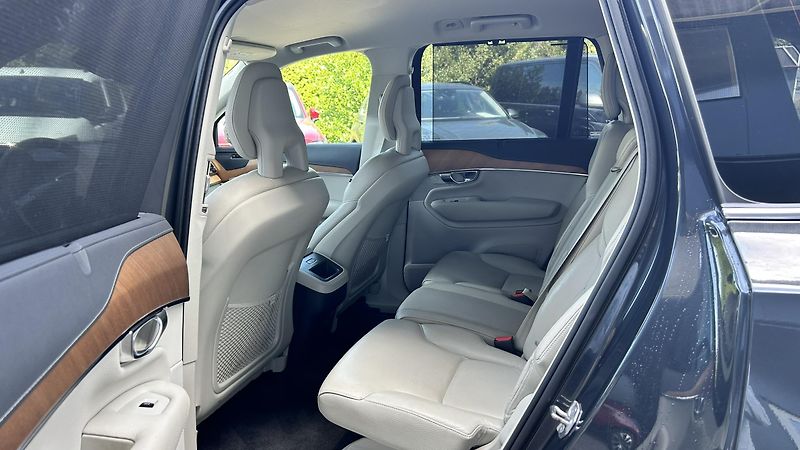 Volvo XC90 2.0D B5 AWD Inscription - fotka 14 z 16