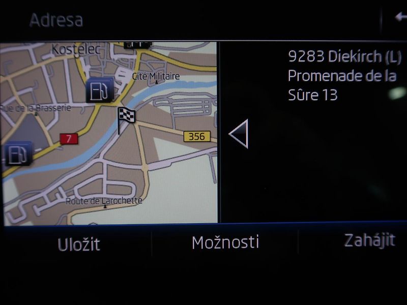 Škoda Karoq 2,0 TDI Scout 4x4 1.majitel - fotka 27 z 41