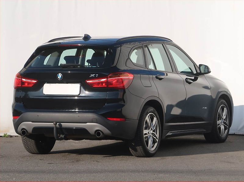BMW X1 (2015) xDrive20i, 4X4, Automat - fotka 5 z 21