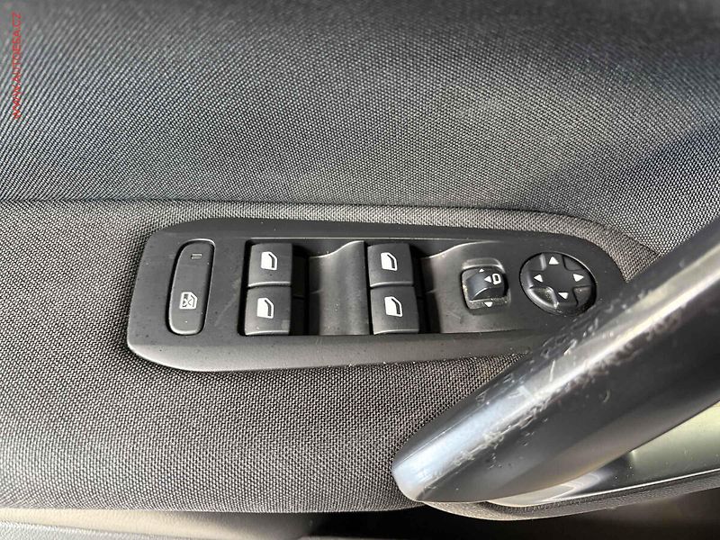Peugeot 308 (2016) 1.2PT SW, ČR, AC, navi - fotka 12 z 16