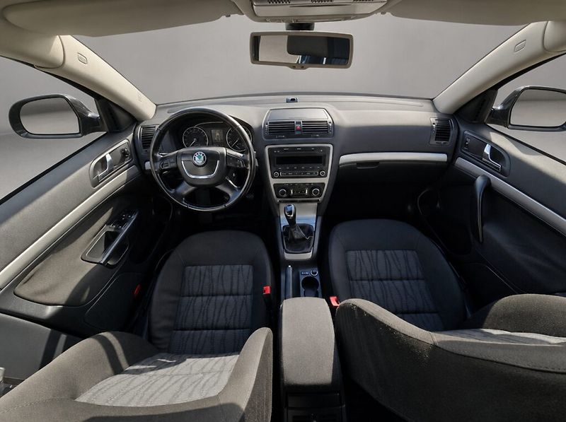 Škoda Octavia (2012) 1.6 TDi 77Kw Elegance - fotka 13 z 23