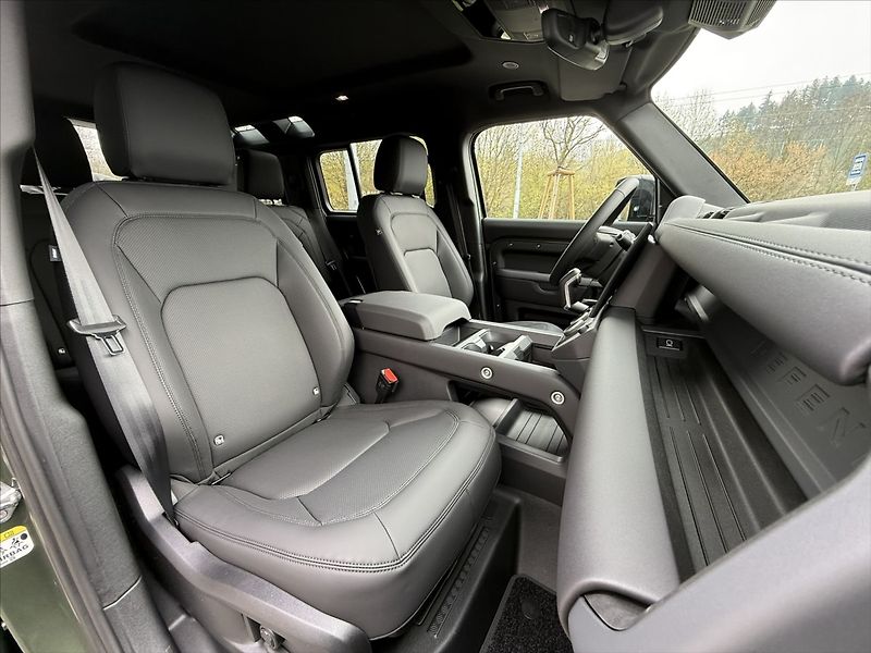 Land Rover Defender (2026) 3,0 110 DYNAMIC SE D250 - fotka 29 z 36