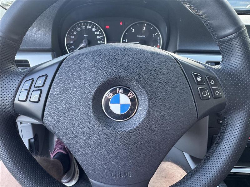 BMW Řada 3 2,0 d 120kw - fotka 13 z 17