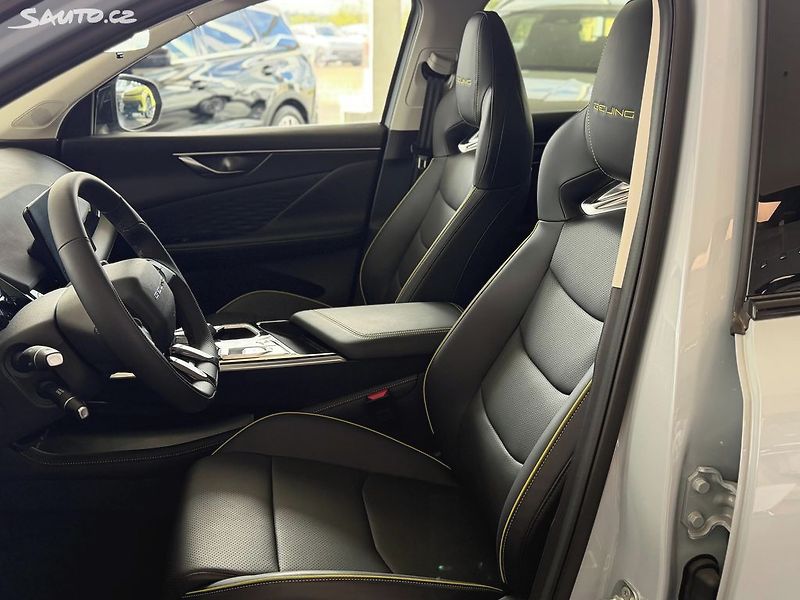 BAIC X55 (2025) ALL IN 130 kW Panorama DCT - fotka 12 z 21