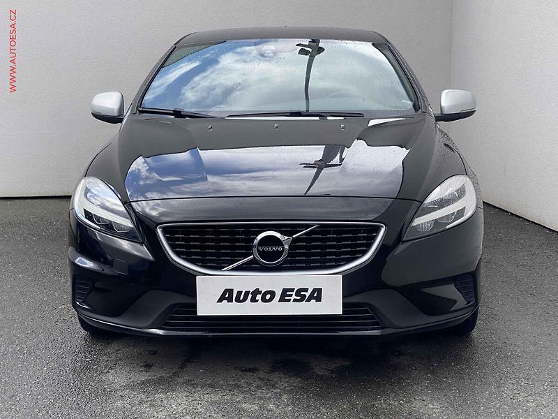 Volvo V40 (2018) 2.0i, AT, LED, kamera - fotka 2 z 18