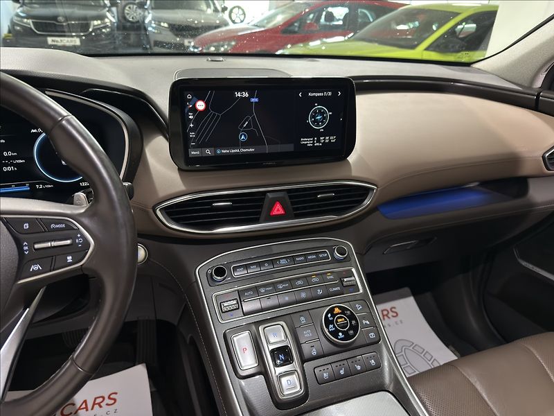 Hyundai Santa Fe 2,2   CRDI 4X4 PREMIUM 360 - fotka 14 z 37