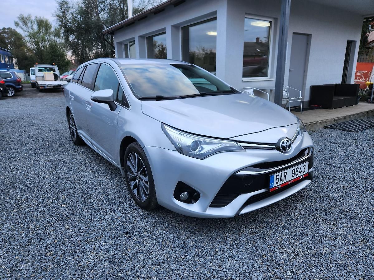 Toyota Avensis 2.0 D-4D Navi Kamera 