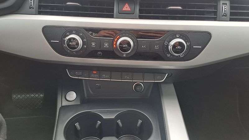 Audi A4 30 TDi S tronic Business line  - fotka 29 z 33