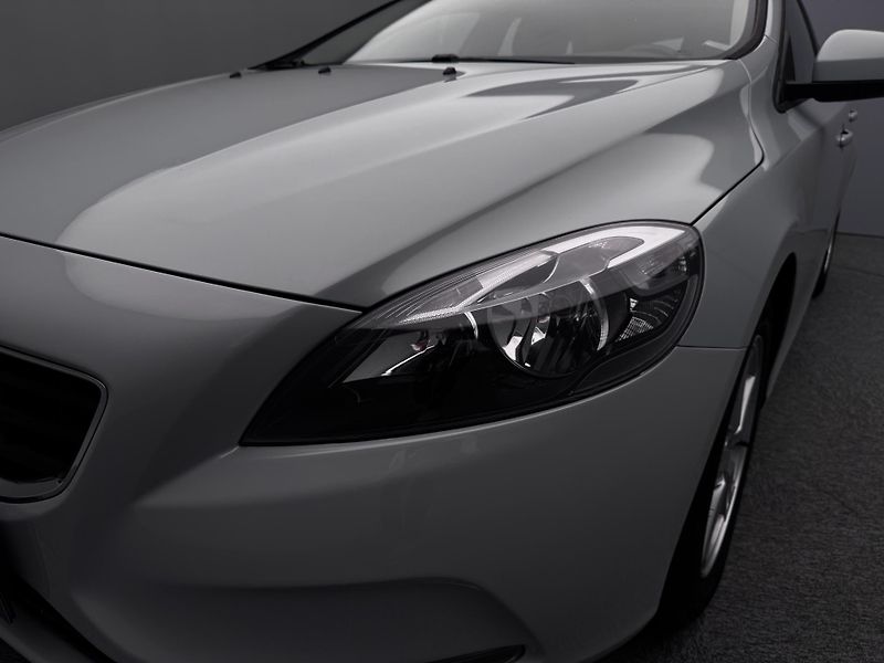 Volvo V40 T2 KINETIC CZ 1.maj REZERVACE - fotka 17 z 40