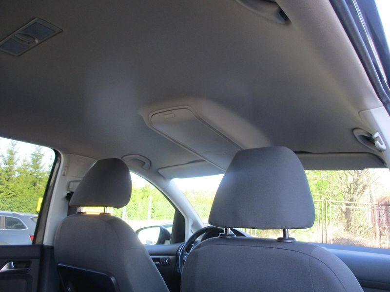 Volkswagen Touran 1,6 TDi CL BlueMotion*TAŽ.ZAŘ. - fotka 29 z 46