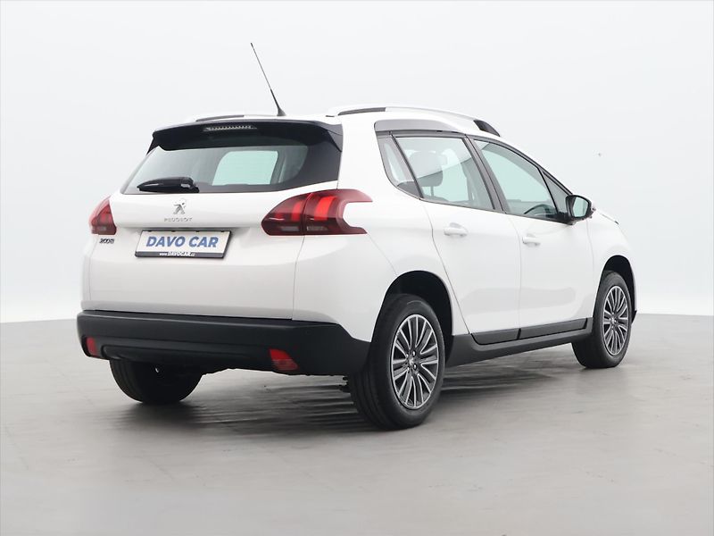 Peugeot 2008 1,2 PureTech 61kW Allure CZ - fotka 7 z 36