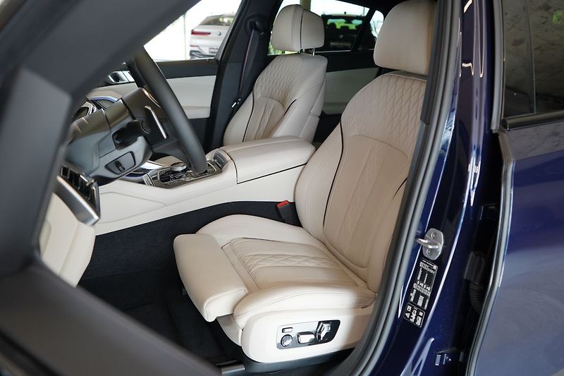 BMW X6 30d xDrive, Vzudch, Masáž - fotka 20 z 48