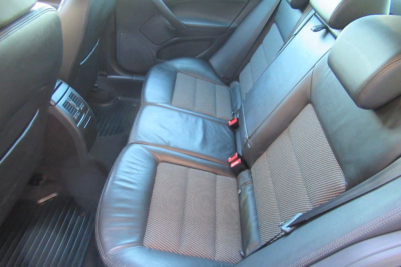 Škoda Octavia 1.6 TDI AUT. KLIMA NAVI TAŽNÉ - fotka 15 z 30