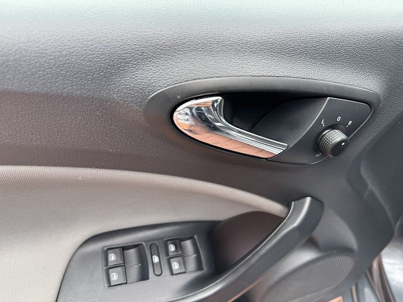 Seat Ibiza (2014) 1.4i 16V Navi Digi Klima - fotka 26 z 50