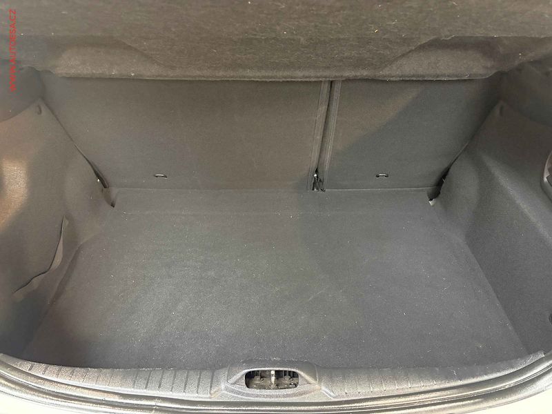 Peugeot 208 (2014) 1.2i, ČR, AC, temp, STK8/28 - fotka 7 z 14