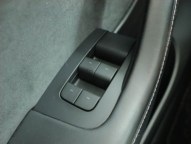 Tesla Model Y (2022) Long Range AWD 79kWh, SoH 90% - fotka 17 z 21