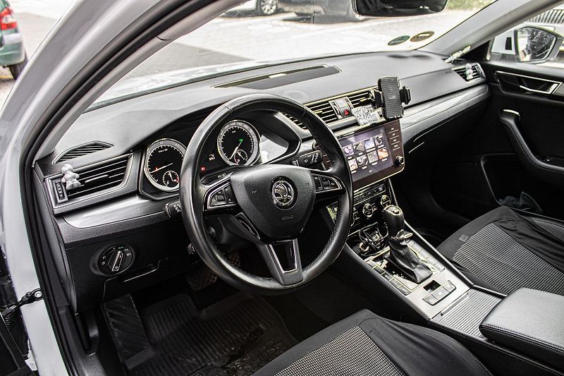 Škoda Superb - fotka 9 z 35