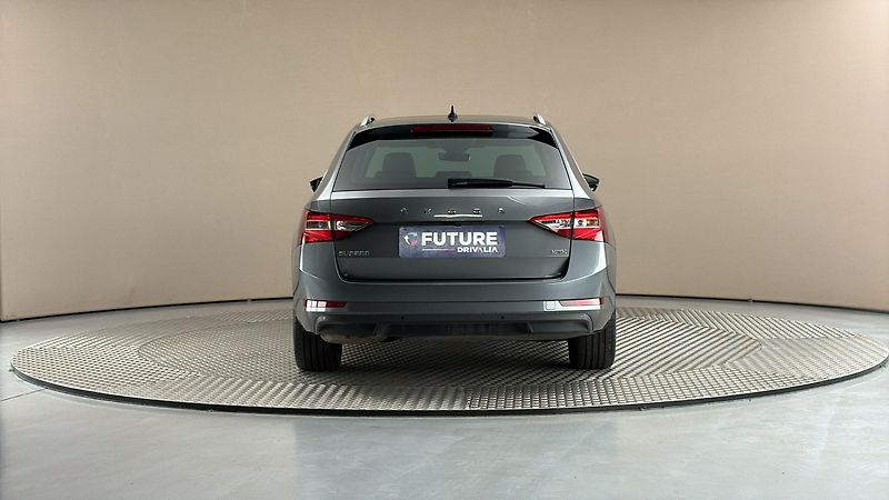 Škoda Superb 2.0 TDI DSG 4x4 Style Combi - fotka 5 z 34
