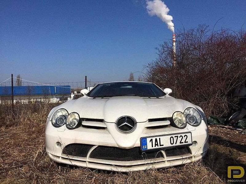 Chátrající Mercedes-Benz SLR McLaren.