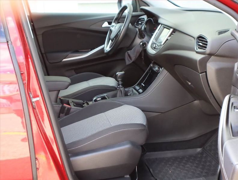 Opel Grandland X (2019) 1.2 Turbo, Serv.kniha - fotka 9 z 16