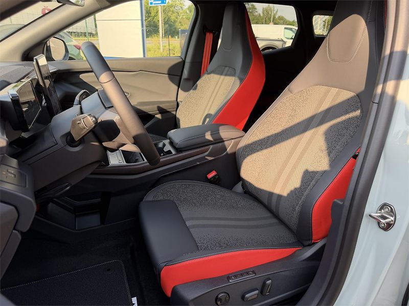 Ford Explorer Collection, SUV, 77 kWh PRODLO - fotka 16 z 23