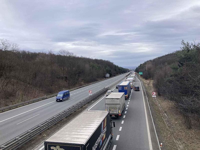 Ve středu se na dálnici D1 ve směru na Brno tvořila i kolona.