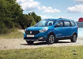Dacia Lodgy Stepway (+3000 Kč za 1.5 Blue dCi 85 kW). Cena od: 392 900 Kč