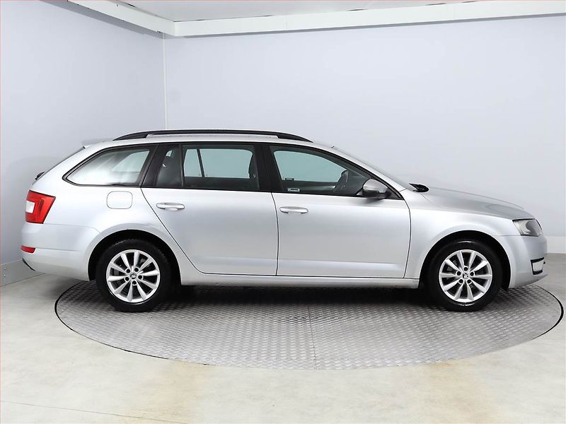 Škoda Octavia (2017) Ambition 1.6 TDI, Tempomat - fotka 6 z 14