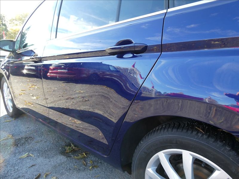Volkswagen Touran 2,0 TDi 110kW HIGHLINE, 7.míst - fotka 16 z 44
