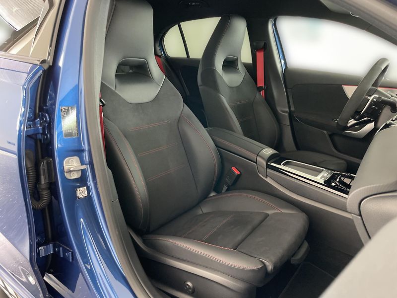Mercedes-Benz Třídy A 45 S AMG 4Matic+ Akrapovič - fotka 27 z 27