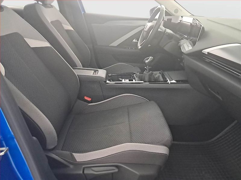 Opel Astra (2023) 1.2 Turbo, Tempomat - fotka 9 z 14