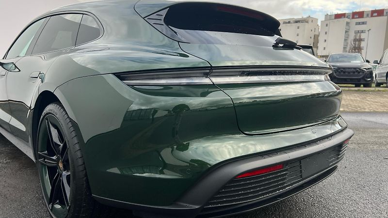 Porsche Taycan Sport Turismo - fotka 14 z 29