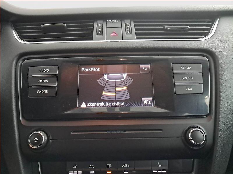 Škoda Octavia (2014) Ambition 1.6 TDI, Tempomat - fotka 16 z 16