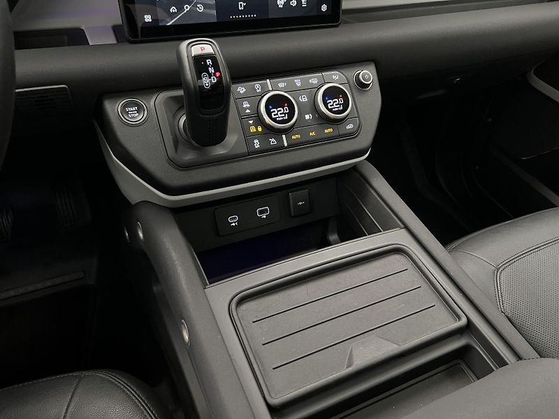 Land Rover Defender D250 XS EDITION AUT CZ - fotka 28 z 50
