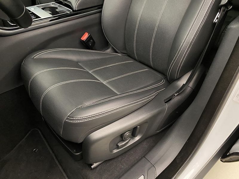 Land Rover Range Rover Velar D200 SE AWD AUT  - fotka 24 z 47