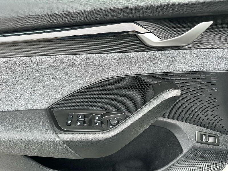 Škoda Octavia 1,5 TSI / 110 kW TOP Selection - fotka 21 z 25