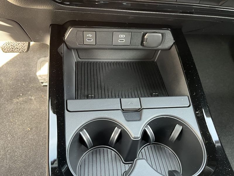 Toyota Prius 2.0L PHEV Prestige - fotka 22 z 25