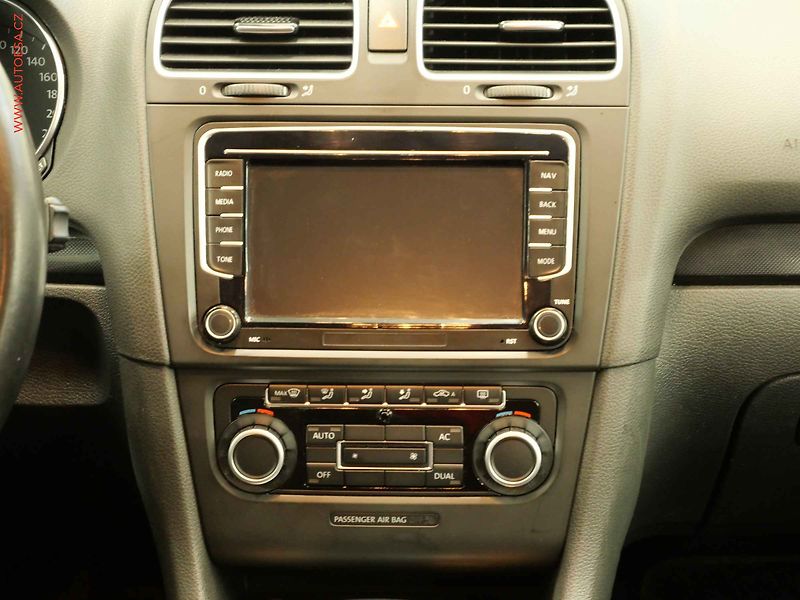 Volkswagen Golf (2009) 1.6i, AT, AC, STK3/28 - fotka 13 z 17