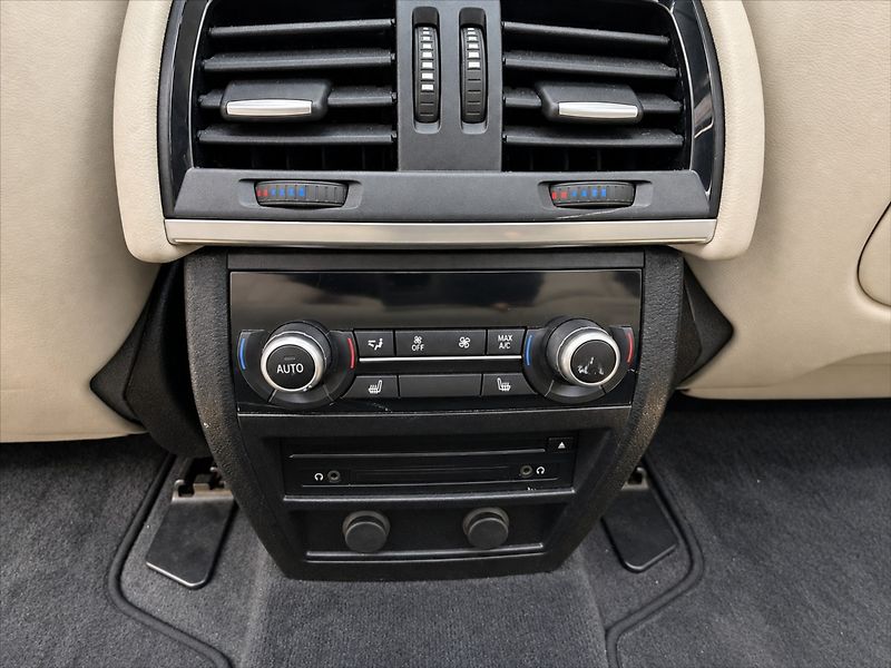 BMW X5 40e Xdrive LED HUD PANO TZ - fotka 40 z 42