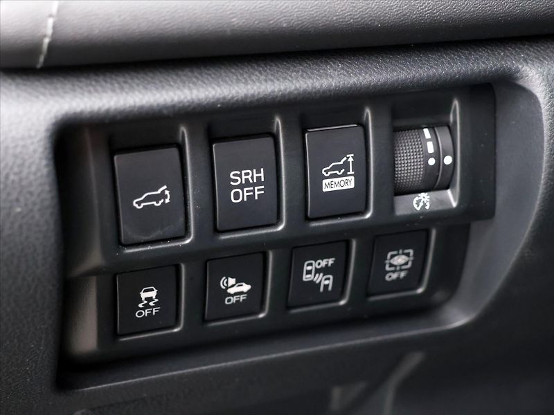 Subaru Forester 2,0 e-Boxer 110kW Executive CZ - fotka 17 z 43