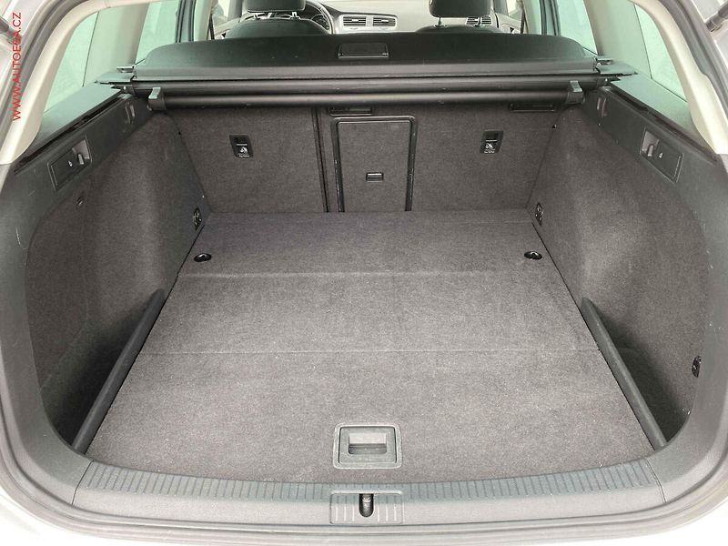 Volkswagen Golf (2015) 1.6 TDi, Lounge, DSG, +kola - fotka 7 z 18