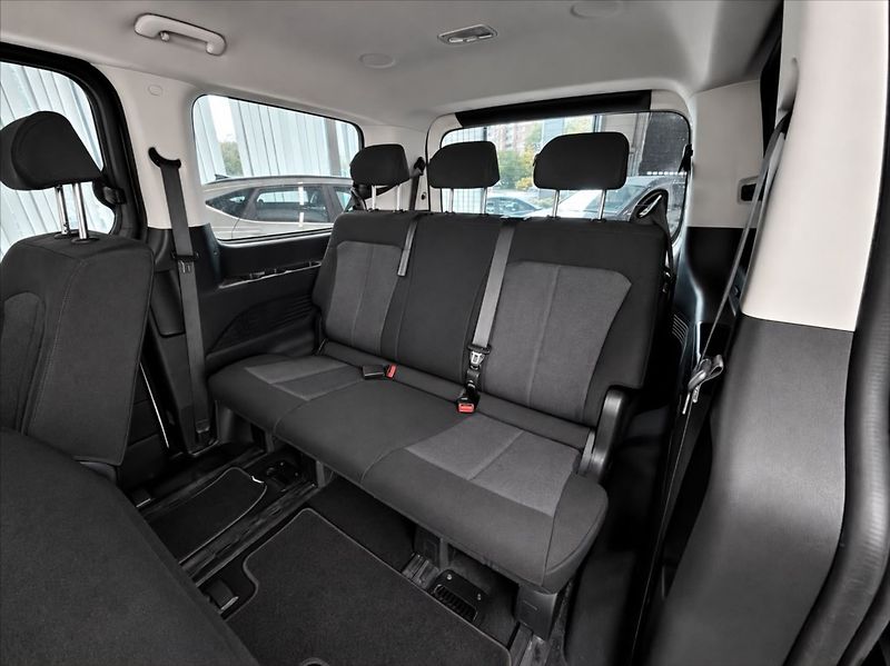 Hyundai Staria 2,2 130 KW COMFORT KAM DPH 9 m - fotka 12 z 16